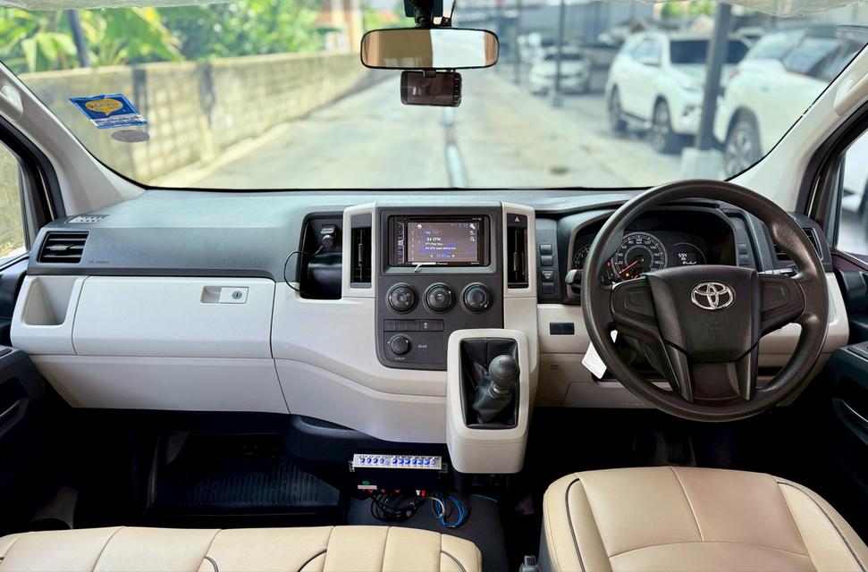 TOYOTA COMMUTER 2.8 2019  7