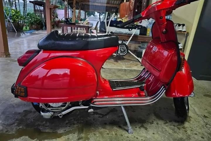 Vespa PX สีแดง 4