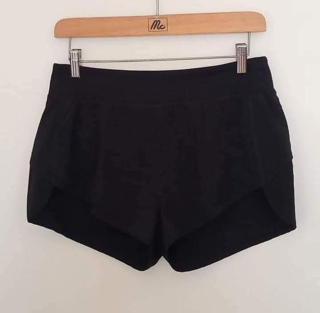 FOREVER 21 กก.ใส่วิ่งหรือใส่ออกกำลังกาย สีดำ ผ้าโพลีผสม นิ่มเนียน ยืดหยุ่น ขอบเอวด้านหลังมีช่องซิปเล็ก สภาพดีมาก