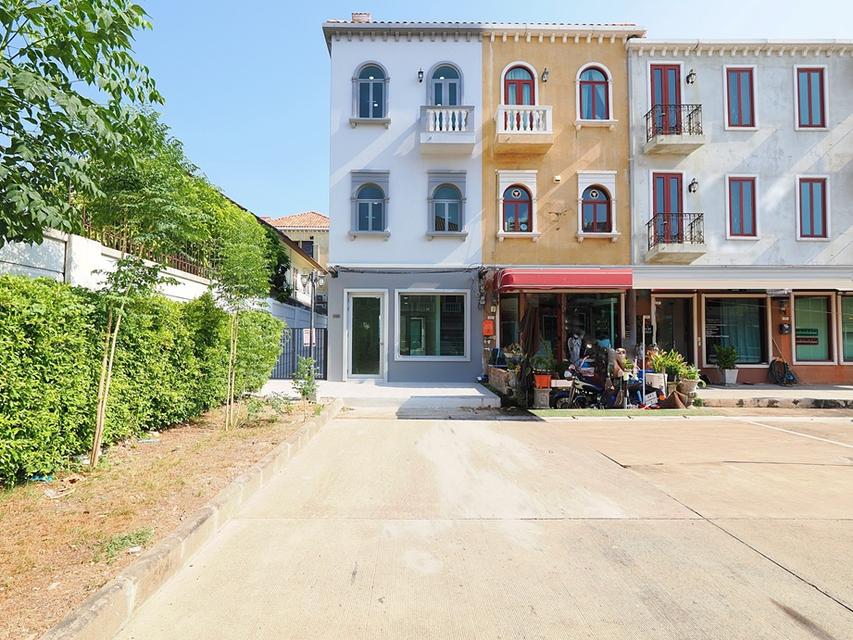 ขายราคาต่ำกว่าทุน อาคารพาณิชย์ / โฮมออฟฟิศ รีโนเวทใหม่ ม.เวนิส ดิ ไอริส วัชรพล–สุขาภิบาล 5 1