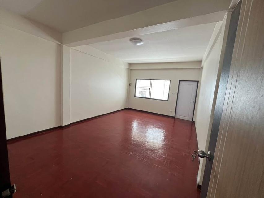 🏡 ให้เช่าทาวน์เฮ้าส์ 2 ชั้น2คูหา ทำเลเศรษฐกิจ ใกล้สนามบิน #เมืองเชียงใหม่ ราคาเพียง 22,000 บาท/เดือน ✨ 清迈市区双联两层联排别墅出租 6 卧室 3 卫生间 – 租金 22,000 泰铢/月 ✨ 7