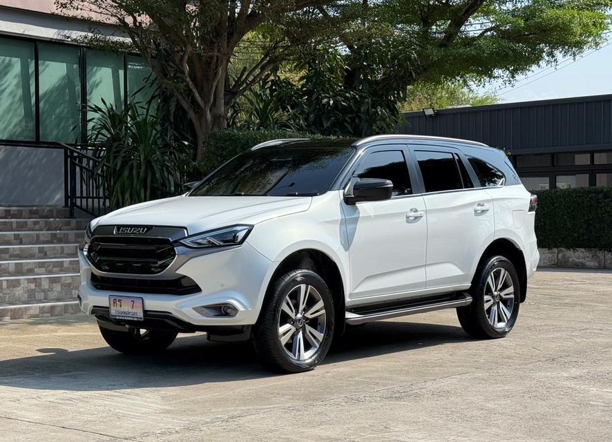 2024 ISUZU MU-X 3.0 ULTIMATE 4WD รถมือเดียวออกป้ายแดง รถวิ่งน้อยเพียง2X,XXX KM เข้าศูนย์ทุกระยะ ไม่เคยมีอุบัติเหตุครับ รูปย่อยที่ 3