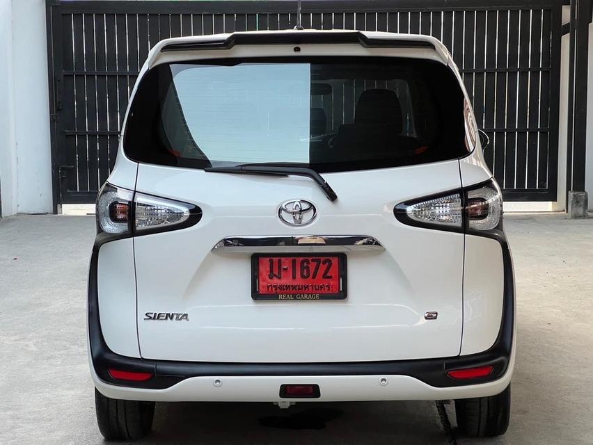 Toyota Sienta 11
