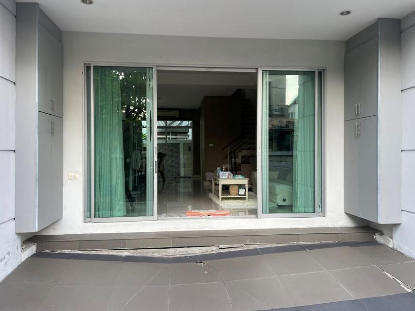 ขายทาวน์โฮม 3 ชั้น บ้านกลางเมือง เออร์บาเนี่ยน ศรีนครินทร์ หลังริม ทำเลดี เดินทางสะดวก ใกล้รถไฟฟ้าสถานีสวนหลวง ร.9    3