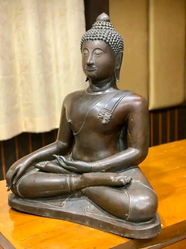 พระบูชาเก่า 9 นิ้ว