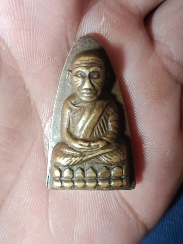 พระเครื่องหลวงปู่ทวด ซึ่งเป็นที่เคารพนับถืออย่างสูงในประเทศไทยในเรื่องพุทธคุณด้านการปกป้องคุ้มครองและแคล้วคลาดจากภยันตราย  เชื่อกันว่าพระเครื่องหลวงปู