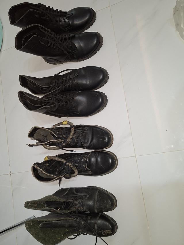 รองเท้าคอนเบต 2