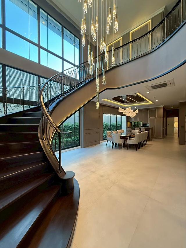 ขายหรือให้เช่าบ้านเดี่ยวสุดหรู 2 ชั้น แกรนด์บางกอกบูเลอวาร์ด กรุงเทพกรีฑา เลี้ยงสัตว์ได้ ตกแต่งจัดเต็ม คลองสามประเวศ เขตลาดกระบัง 6