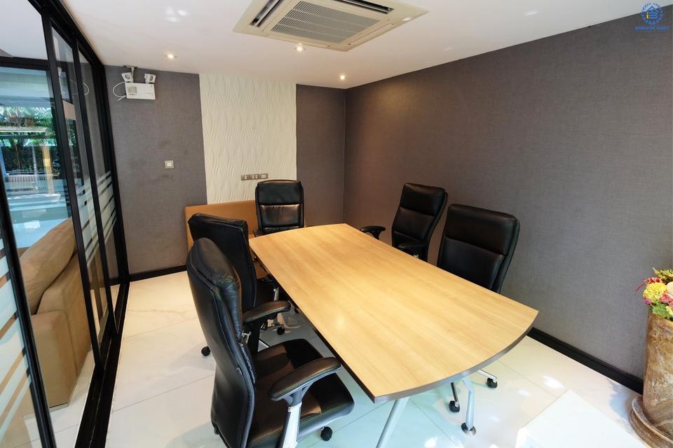 Tidy Deluxe Condominium 20