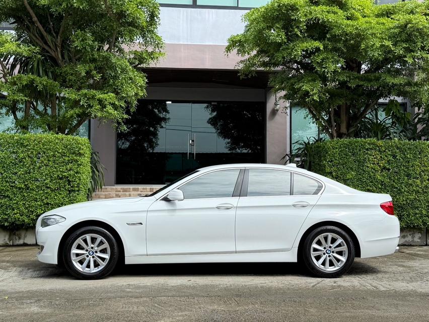 2013 BMW 520D F10 รถมือเดียวออกป้ายแดง รถวิ่งน้อย เข้าศูนย์ทุกระยะ รถไม่เคยมีอุบัติเหตุครับ