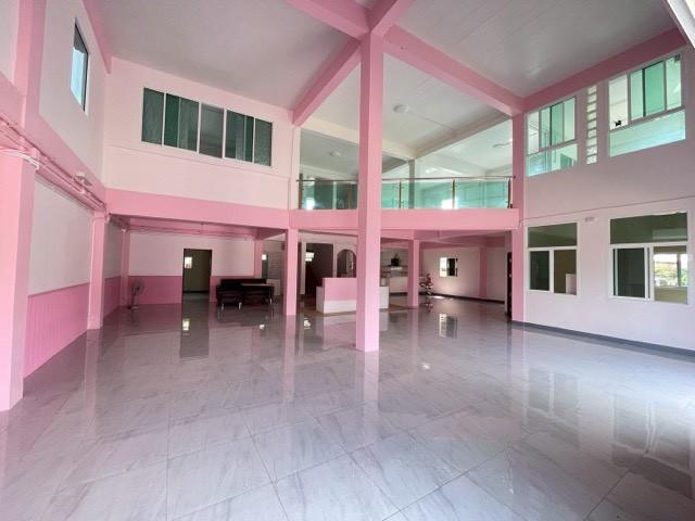 ให้เช่าโฮมออฟฟิศ 4 ชั้น พื้นที่ใหญ่ 100 ตร.ว.ซอยพัฒนาการ 97 ใกล้ทางด่วนและมอเตอร์เวย์ ใช้เป็นสำนักงาน โชว์รูม ศูนย์กระจายสินค้า หรืออยู่อาศัย ที่จอดรถ 2