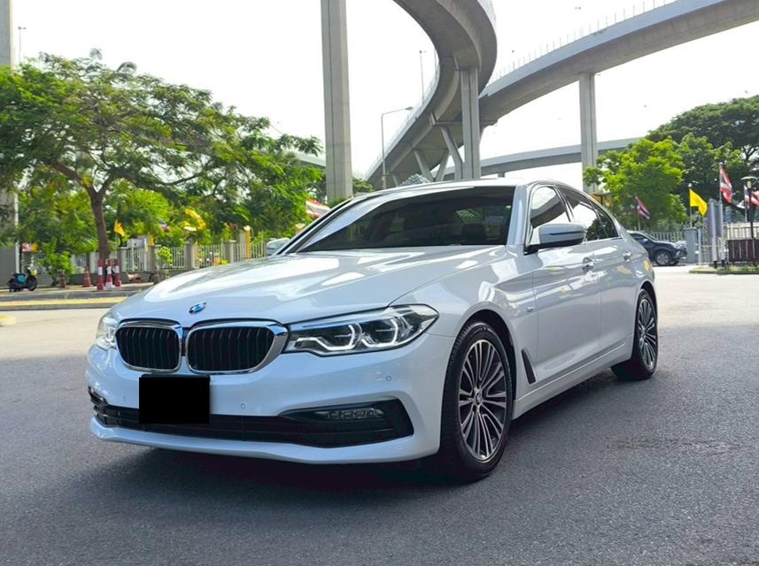 รถเข้าใหม่! BMW 520d Sport ปี 2017 (จด 2018) สีขาว
