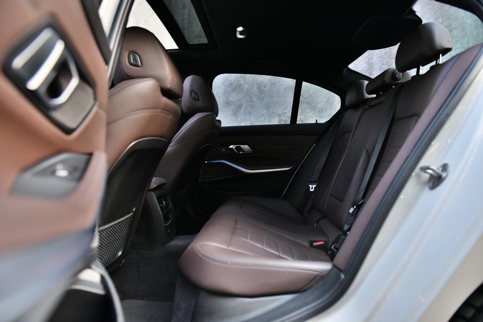 TOP OPTION BMW 330e M Sport BSI กับ Warranty ถึง 2027 ทะเบียนคืน" รูปที่ 14