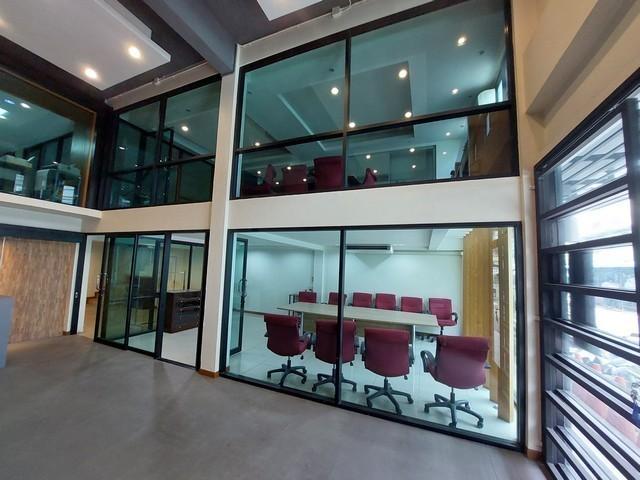 ขายอาคารสำนักงาน ใกล้ BTS สุรศักดิ์ใกล้ เซ็นทรัลพระราม 3 ซอยเจริญราษฎร์7 750 ตารางเมตร 4ชั้น มีลิฟต์ขนส่ง 2