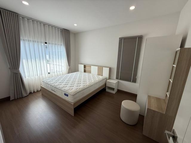 MHR66 หลังใหญ่ที่สุดในโครงการ! เช่าบ้านเดี่ยวบริทาเนีย บางนา-ศรีวารี แปลงมุมติดสวนส่วนกลาง 4 นอน 5 น้ำ ครบจบพร้อม WiFi + ช่างสวน 2