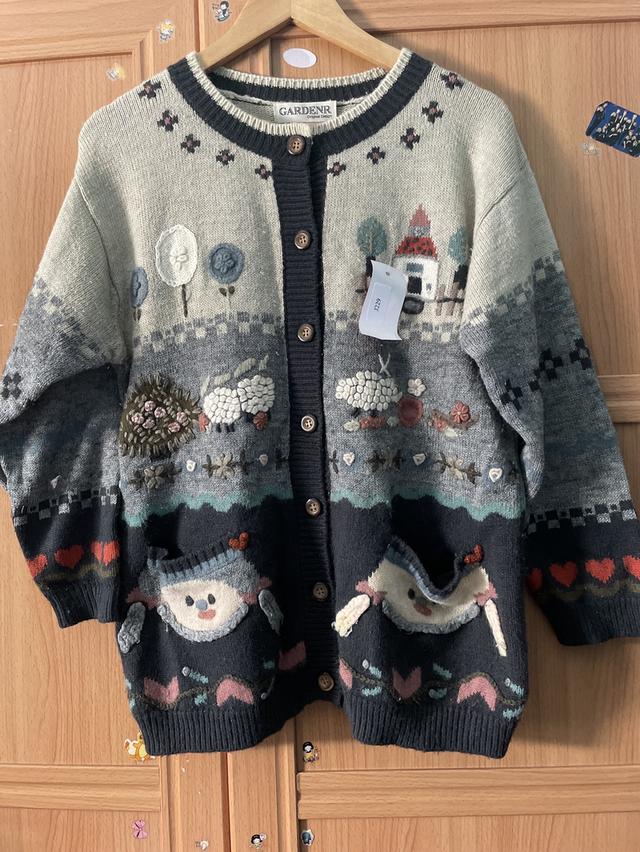 เสื้อไหมพรมปักลาย