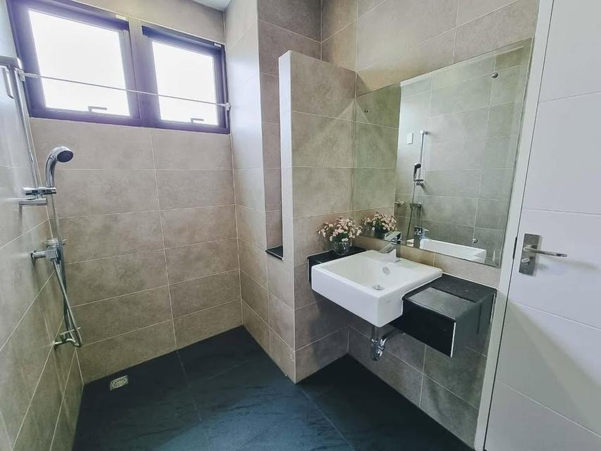 Luxury house for SALE, offering a private atmosphere and coming fully furnished. Located in the Perfect Masterpiece Sukhumvit 77 project. 19