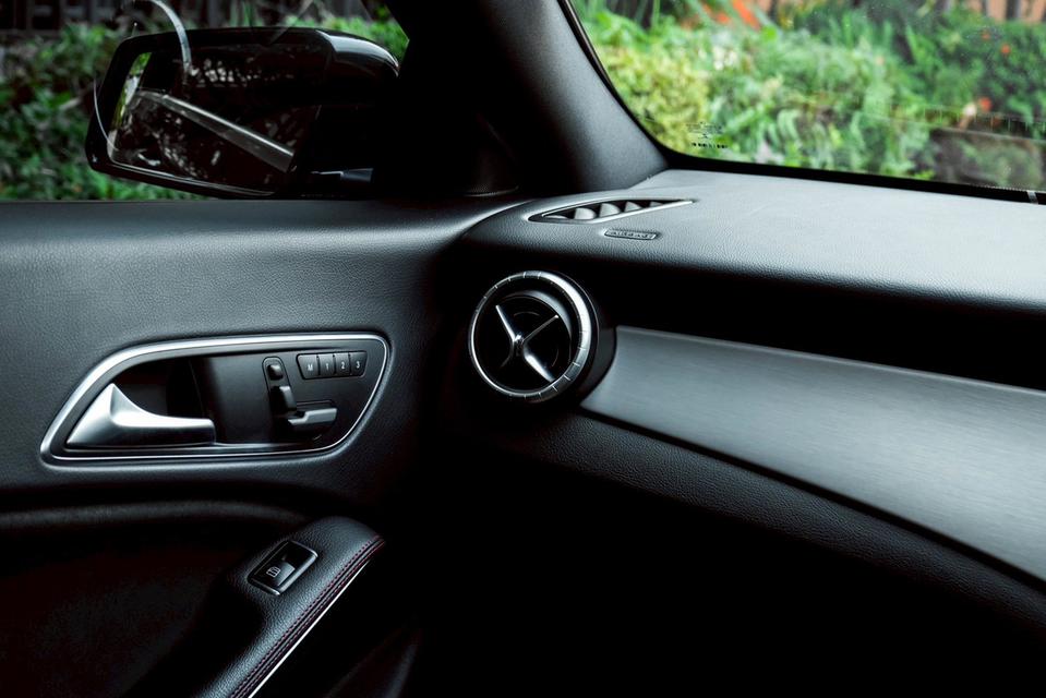 Mercedes-Benz CLA250 Coupe AMG Dynamic W117 AT 2016 รูปที่ 16