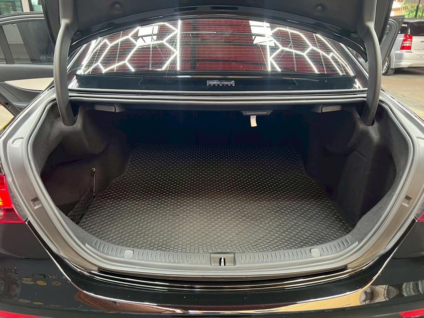 Mercedes-benz E220D w213 2.0 AMG Sport ปี2022 8
