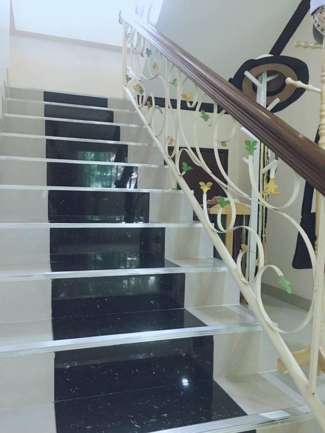 4 ห้อง 3 ห้องน้ำ 2 ห้องครัว 1 ห้องอเนกประสงค์ 8