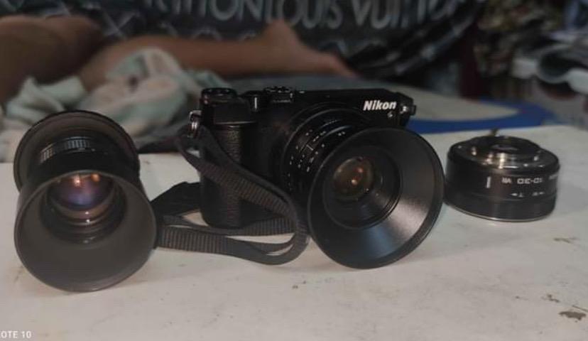 กล้อง Nikon พร้อมเลนส์ 2