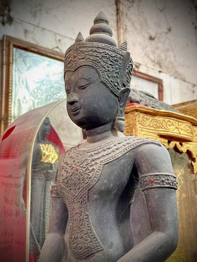 พระพุทธรูปโบราณ พระบูชาอยุธยาทรงเครื่อง หน้าตัก12นิ้ว ปางสมาธิ ฐานตั้งสามขา 2