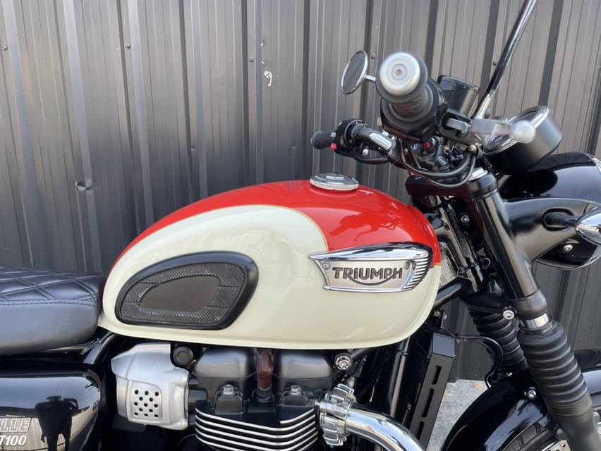 Triumph Bonneville T100 6