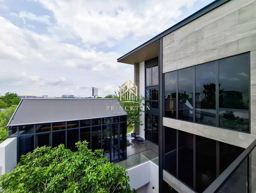 VIVE New Krungthep Kreetha 3-Storey Modern Show Home 16