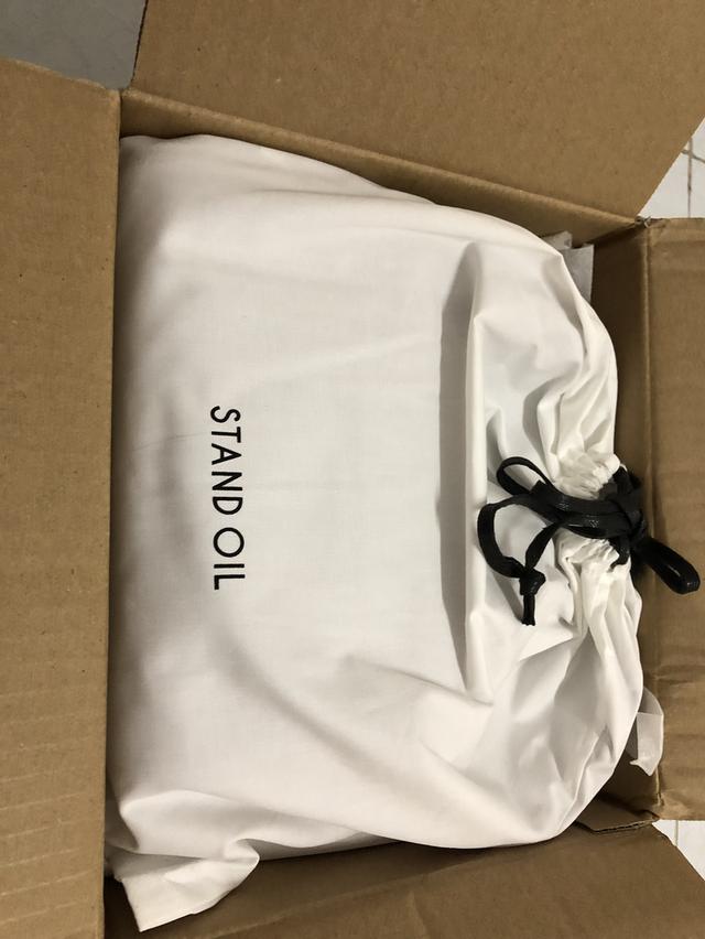 Stand Oil กระเป๋าสะพายไหล่ Post Bag ทรงกล่องสี่เหลี่ยม สีแดง หนังเทียม 100%, โพลีเอสเตอร์ 100%, ขนาด 22.5 x 12.5 x 7.6 cm., 285 g. ความยาวสาย 30 cm. 8