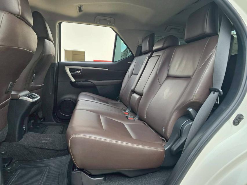 Toyota Fortuner 2.4V 2wd ปี 2019   13