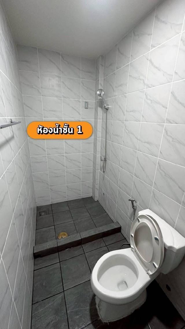 รีโนเวทใหม่ทั้งหลัง! ทาวน์โฮม 3 ชั้น 4 ห้องนอน ใกล้ MRT สายสีชมพู พร้อมเข้าอยู่ 13