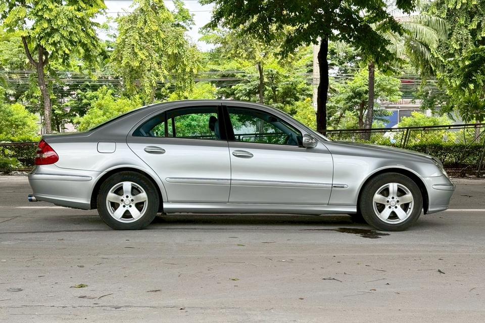 2003 Mercedes-Benz E240 W211 V6 AT ขายสด ฟรี VAT 7% เล่มทะเบียน ชุดโอนครบ รูปที่ 4