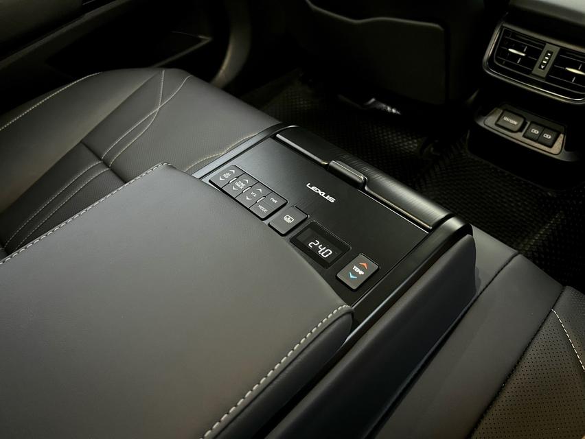 Lexus ES 300h Grand Luxury 2024 15