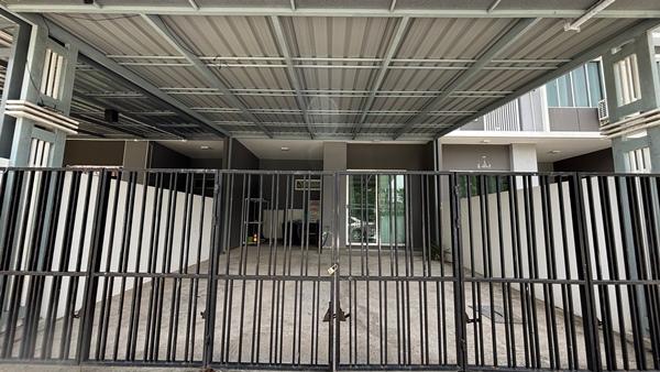 บ้านทาวน์โฮม 2 ชั้น พร้อมอยู่ โครงการ พฤกษาวิลล์ 108 สุขุมวิท-บางพระ ทำเลเยี่ยม ติดสวนหน้าบ้าน สระว่ายน้ำ และฟิตเนส ใจกลางบางพระ โทร 0838266099 4