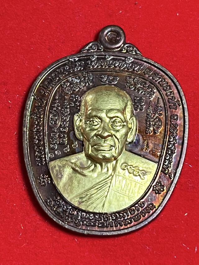 241. เหรียญรุ่นโคตรเศรษฐีบารมี 99 หลวงพ่อพัฒน์ วัดห้วยด้วน จ.นครสวรรค์ 