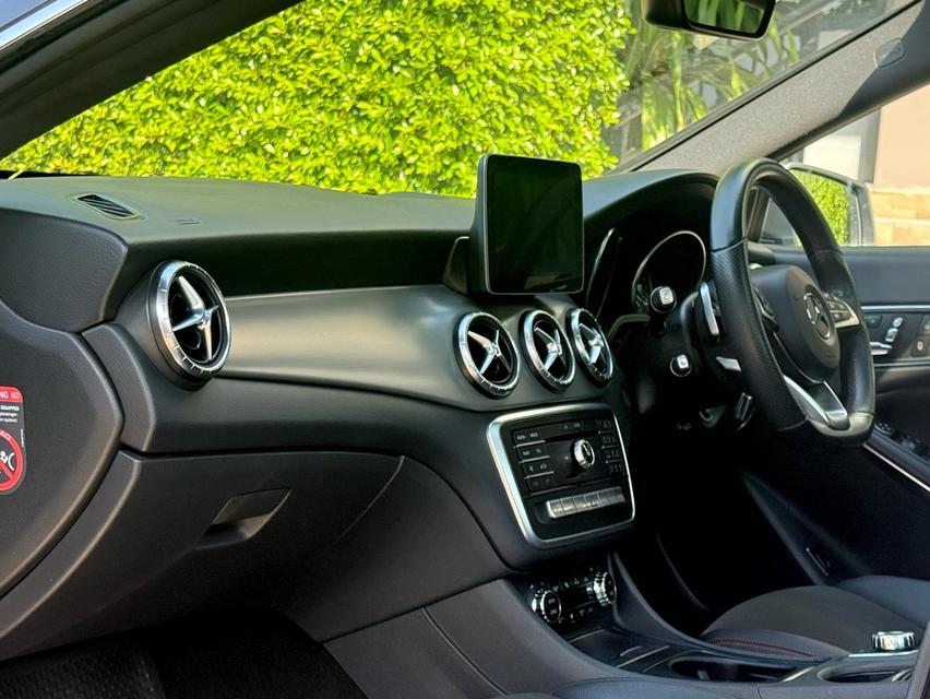 2019 BENZ CLA250 AMG FACELIFT รถมือเดียวออกป้ายแดง รถวิ่งน้อย รถไม่เคยมีอุบัติเหตุครับ 11