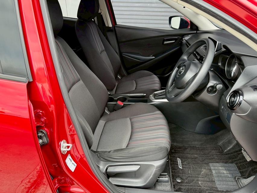 MAZDA 2 1.3 STD 2016 สีแดง มือเดียว เข้าศูนย์ทุกระยะ 10
