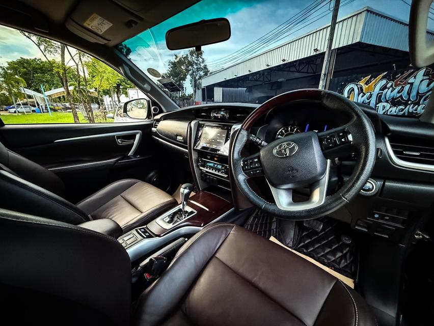Toyota Fortuner 2.4V ปี18 10