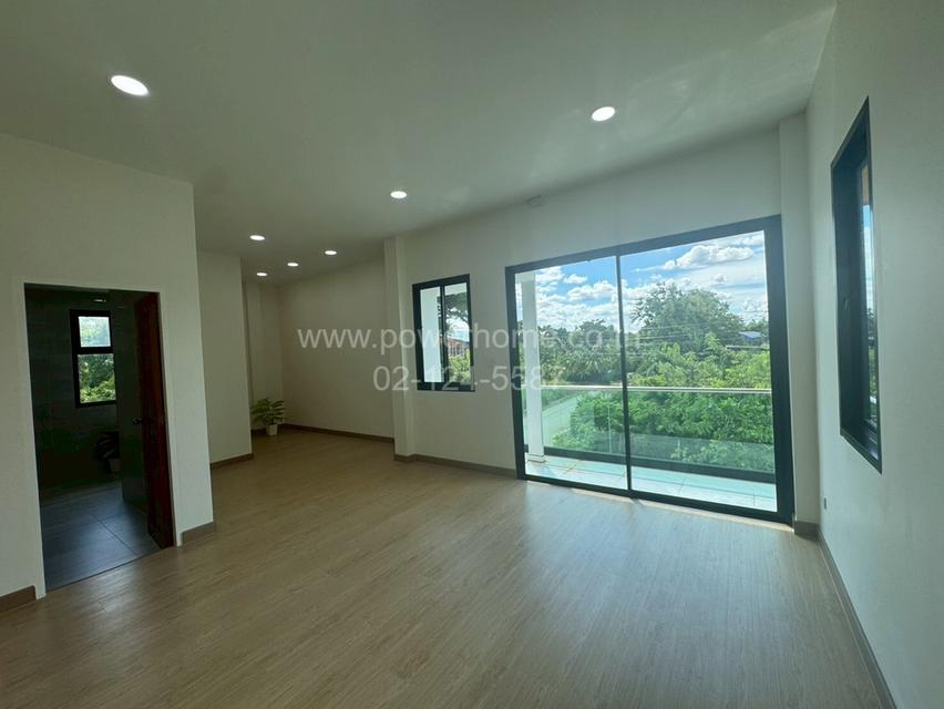 บ้านเดี่ยว 2 ชั้น เนื้อที่ 69.5 ตร.ว. ซอยบางกร่าง 45 ใกล้ตลาดเจ้าพระยาบางใหญ่ ถนนราชพฤกษ์ ต.บางกร่าง อ.เมืองนนทบุรี จ.นนทบุรี 9