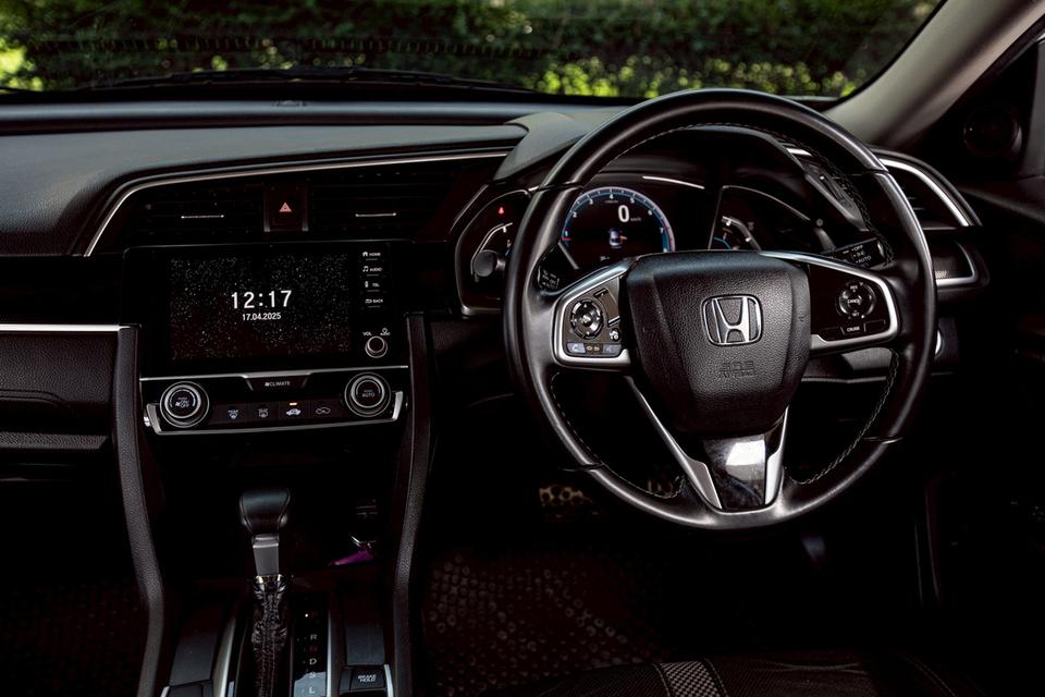Honda Civic FC 1.8EL ปี2020 สีขาว มือเดียว แต่ง RS 14