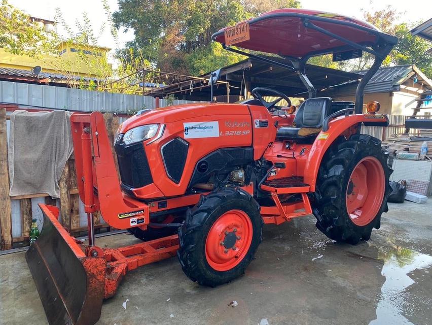 รถไถ Kubota L3218SP มือ 2 พร้อมใบมีดดันดิน