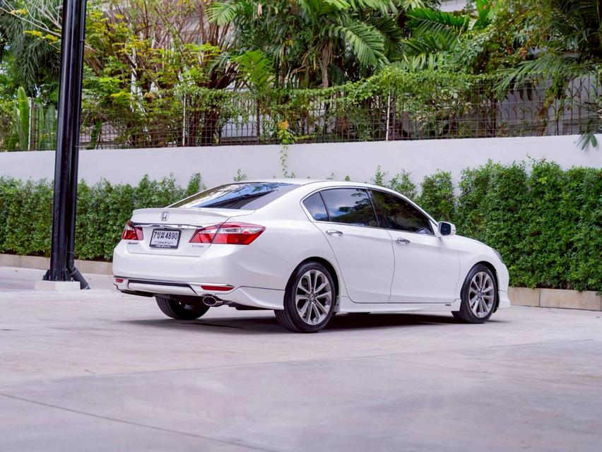Honda Accord 2.0EL ปี 2016 ประกันเครื่องเกียร์3ปี / 30,000 km.