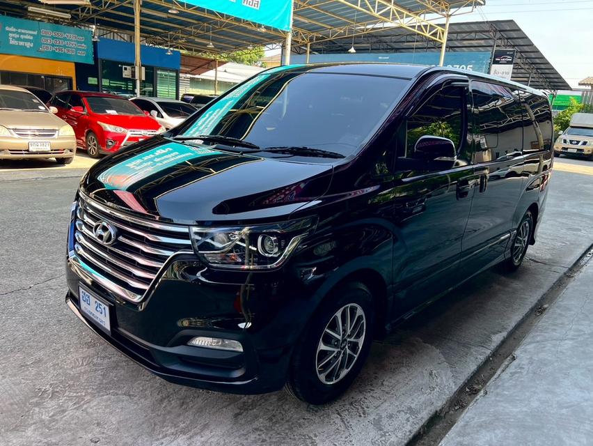 HYUNDAI H-1 รถปี 2018 จด 2019 รุ่น 2.5 ELITE ออโต้ สีดำ ใช้น้อย เลขไมล์ 88,900 km รูปย่อยที่ 3