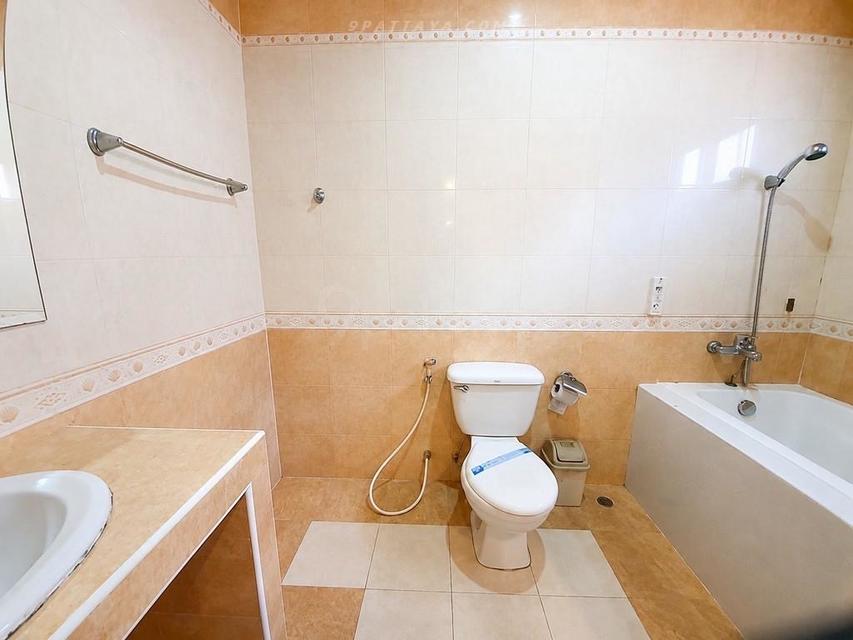 For Rent — 4-Bedroom Pool House at Royal Park Village, Thepprasit RoadPrivate pool house for rent at Royal Park Village, Thepprasit Road, Pattaya. 19