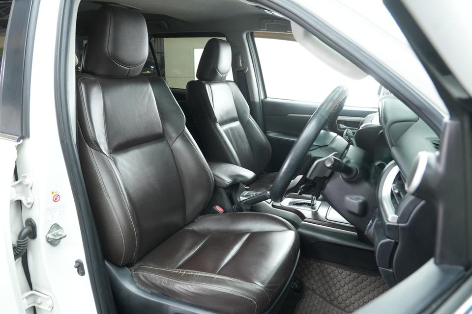 2018 TOYOTA FORTUNER 2.4 V 4WD SUV สีขาว ไมล์ 181334 กม. 13