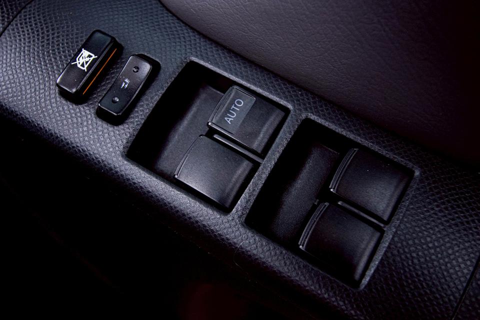 TOYOTA YARIS 1.5 E 2006  7