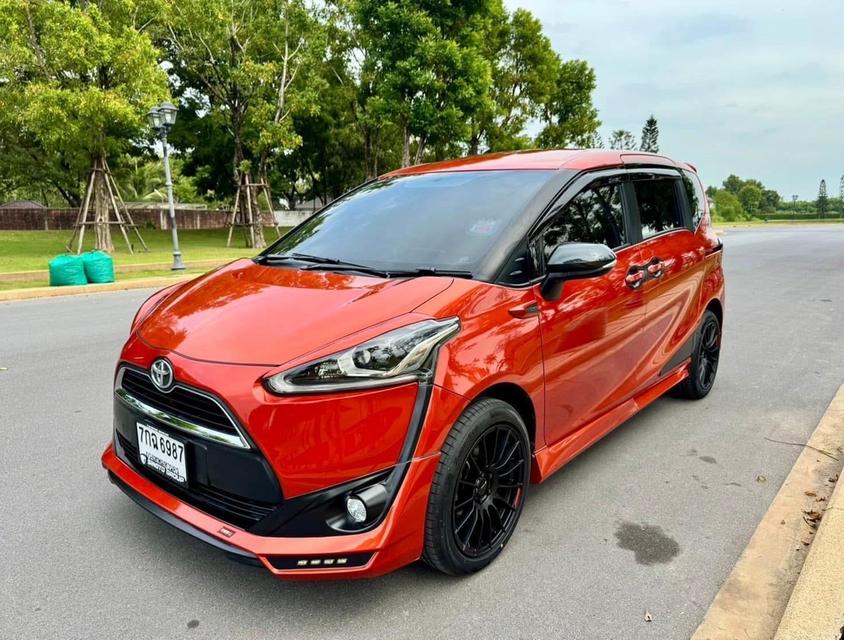 Toyota Sienta 1.5V ปี 2018 สีส้มสวยมาก