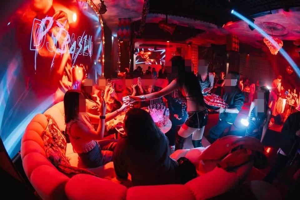 📌เซ้ง ร้านเหล้า-ผับ-บาร์ ใจกลางทองหล่อ📍พร้อมเปิดกิจการทันที ตกแต่งครบ ระบบไฟ แสง สี เสียง โต๊ะ-โซฟา อุปกรณ์บาร์และครัว POชุด ติดถนนใหญ่ เดินทางสะดวก 8