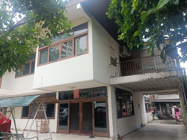 ให้เช่าบ้านเดี่ยว ถนน สันติภาพ แขวงสี่พระยา เขตบางรัก เขตบางรัก 4 ห้องนอน 4 ห้องน้ำ มีบ้านพักคนงาน สามารถปรับปรุงใด้ ใกล้สถานทูตรัสเซีย 3