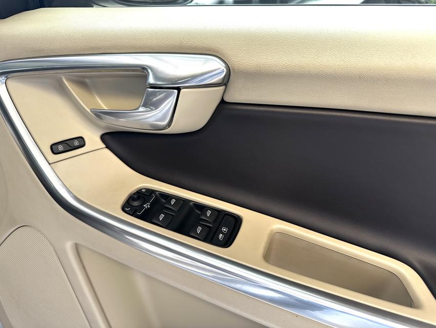 VOLVO XC60 2.0 D4 เครื่องยนต์ดีเซล ปี2013